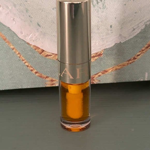2/$30 Clarins Comfort Lip Oil - Picture 3 of 6